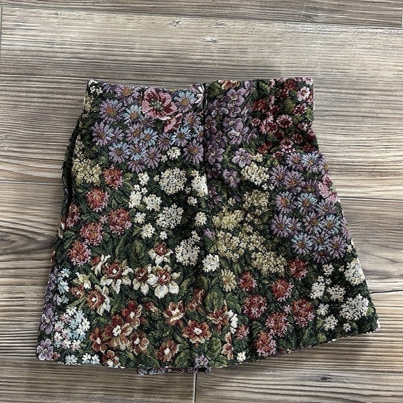 Zara size 6 skirt in floral print - Picture 3 of 5